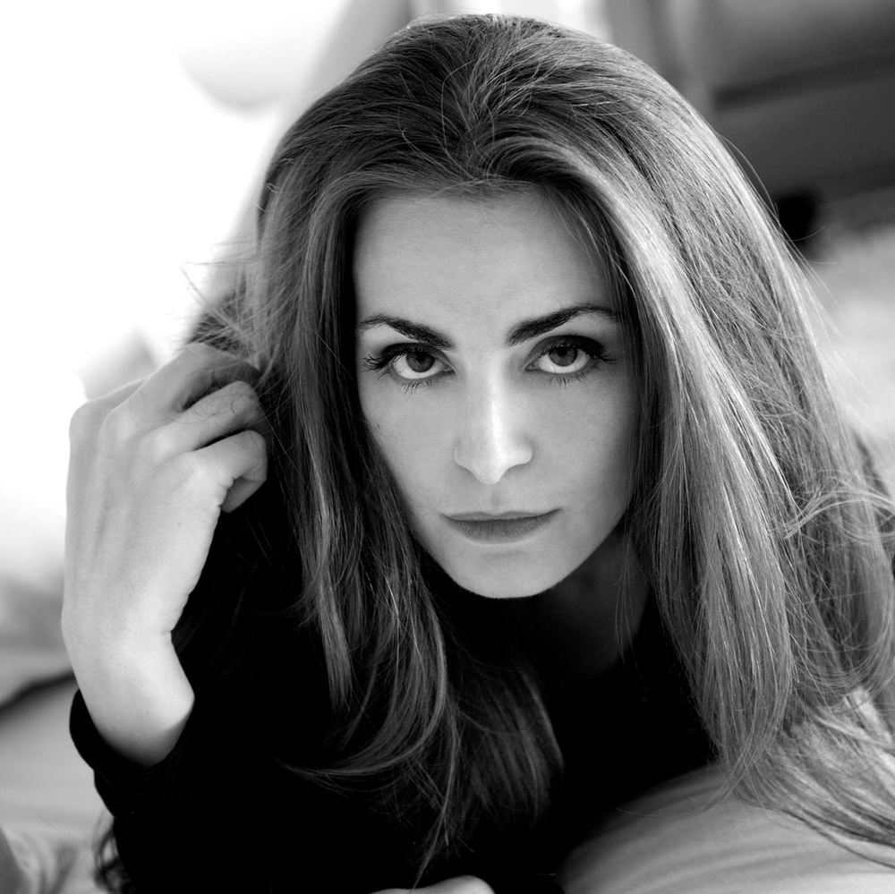 Dolly-Ann Osterloh Ann She studied interior design and fashion. She has been a professional model for most of her life and so the leap to the moving camera felt natural to her and so does her performance as Ann in 51 Degrees. Her first role in a film, short or long.